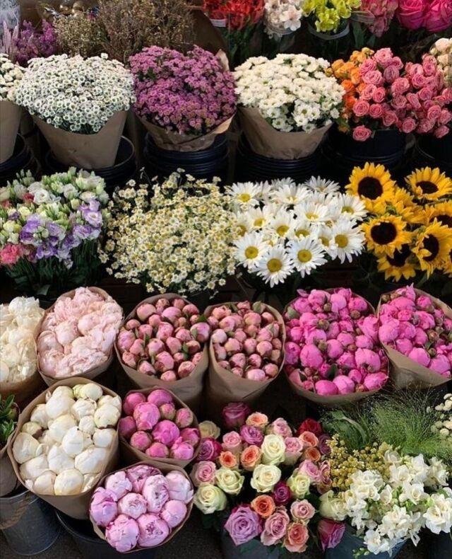 LittlePineMurmur workshop space where corporate flower arrangements are designed and prepared for business delivery